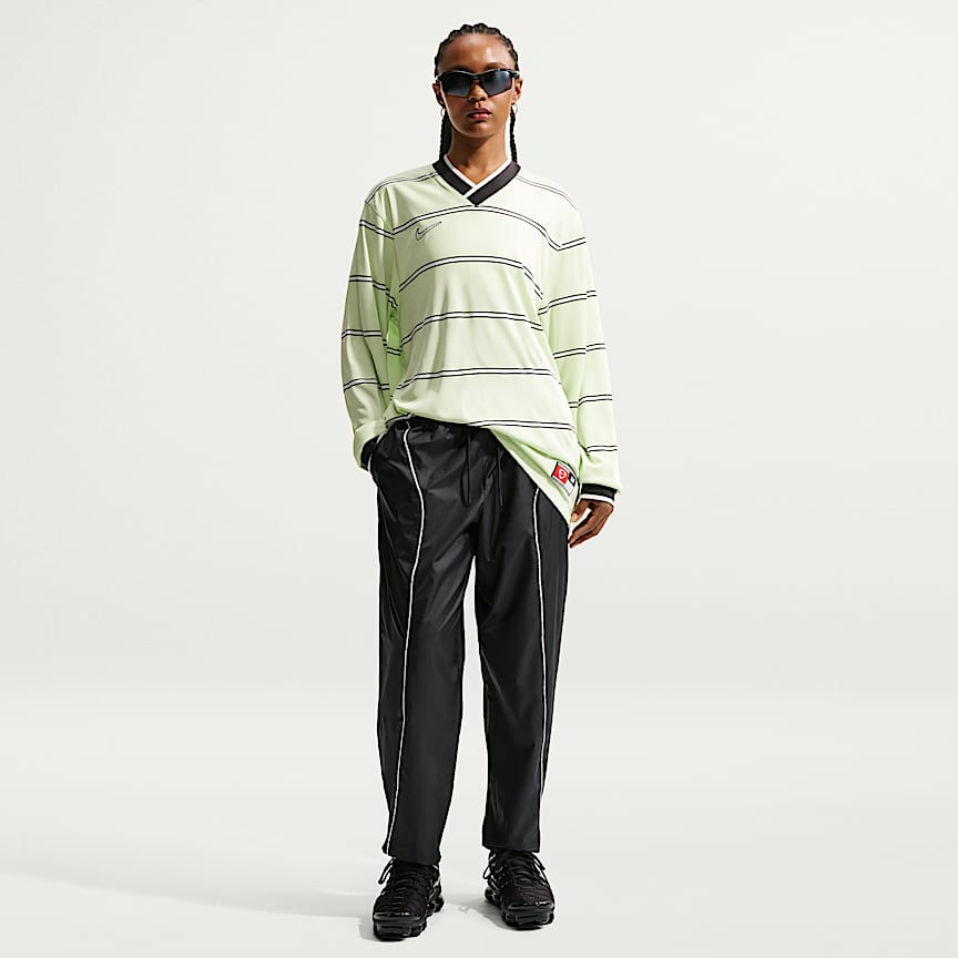 Nike Sportswear Women's Loose Mid-Rise Repel Woven Shorts. Nike.com